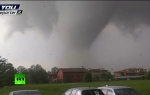 Tornado ruši sve pred sobom