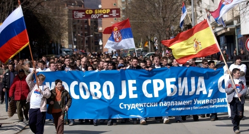 Srbi, miting, Kosovska Mitrovica