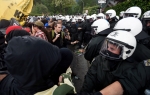 Policija pokušava da obuzda demonstrante