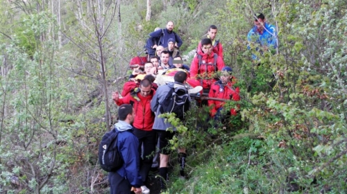 Šestorica pripadnika GSS i planinara nosili su ga niz strme padine Suve planine