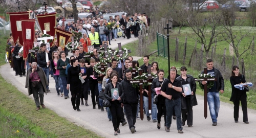 Kolona se protezala kroz celo selo