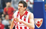 Div pod  obručima:  Boban  Marjanović