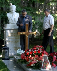 Poseta zvanična na grobu Slobodana Miloševića