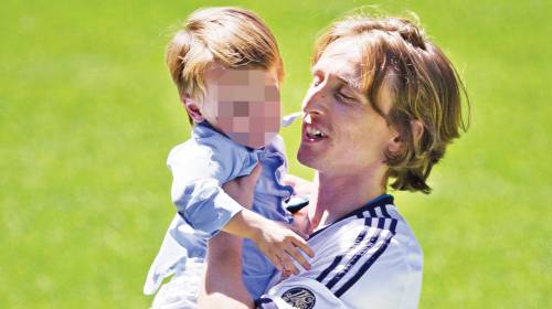 Luka Modrić sa sinom Ivanom na promociji u Realu